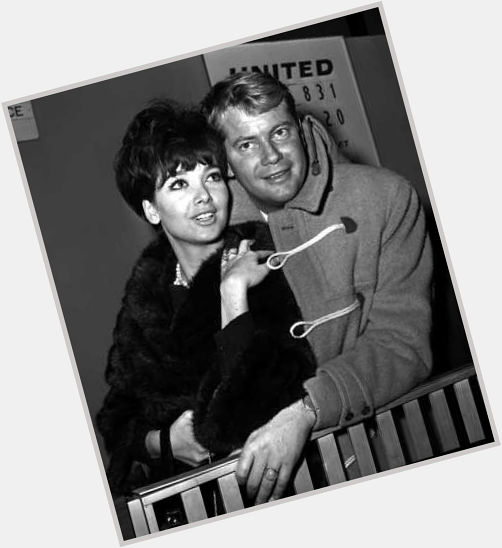 Happy birthday, Troy Donahue (January 27, 1936 - September 2, 2001).

Here with his first wife, Suzanne Pleshette. 