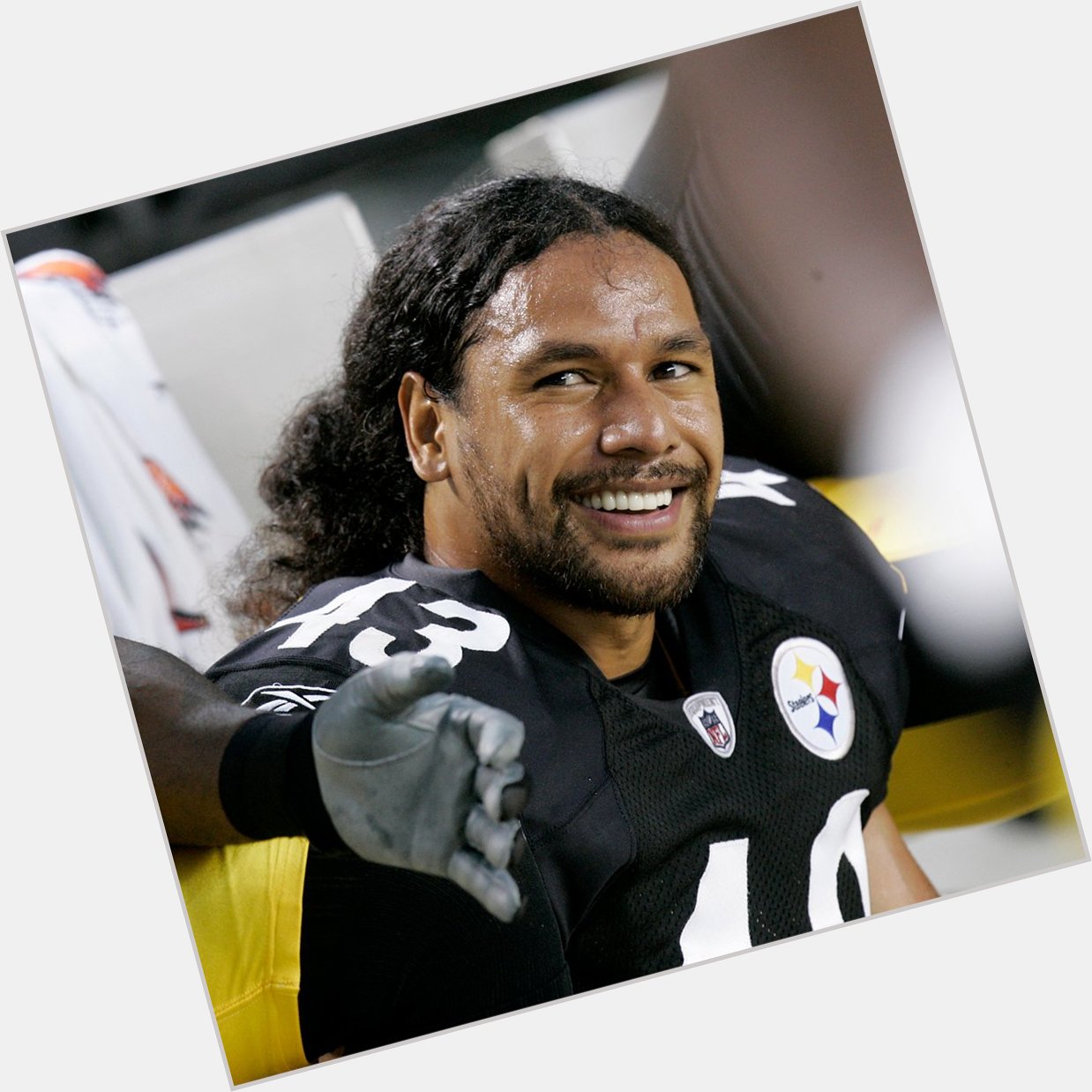 One of the best to ever do it. 

Happy 42nd birthday to legend Troy Polamalu! (via 