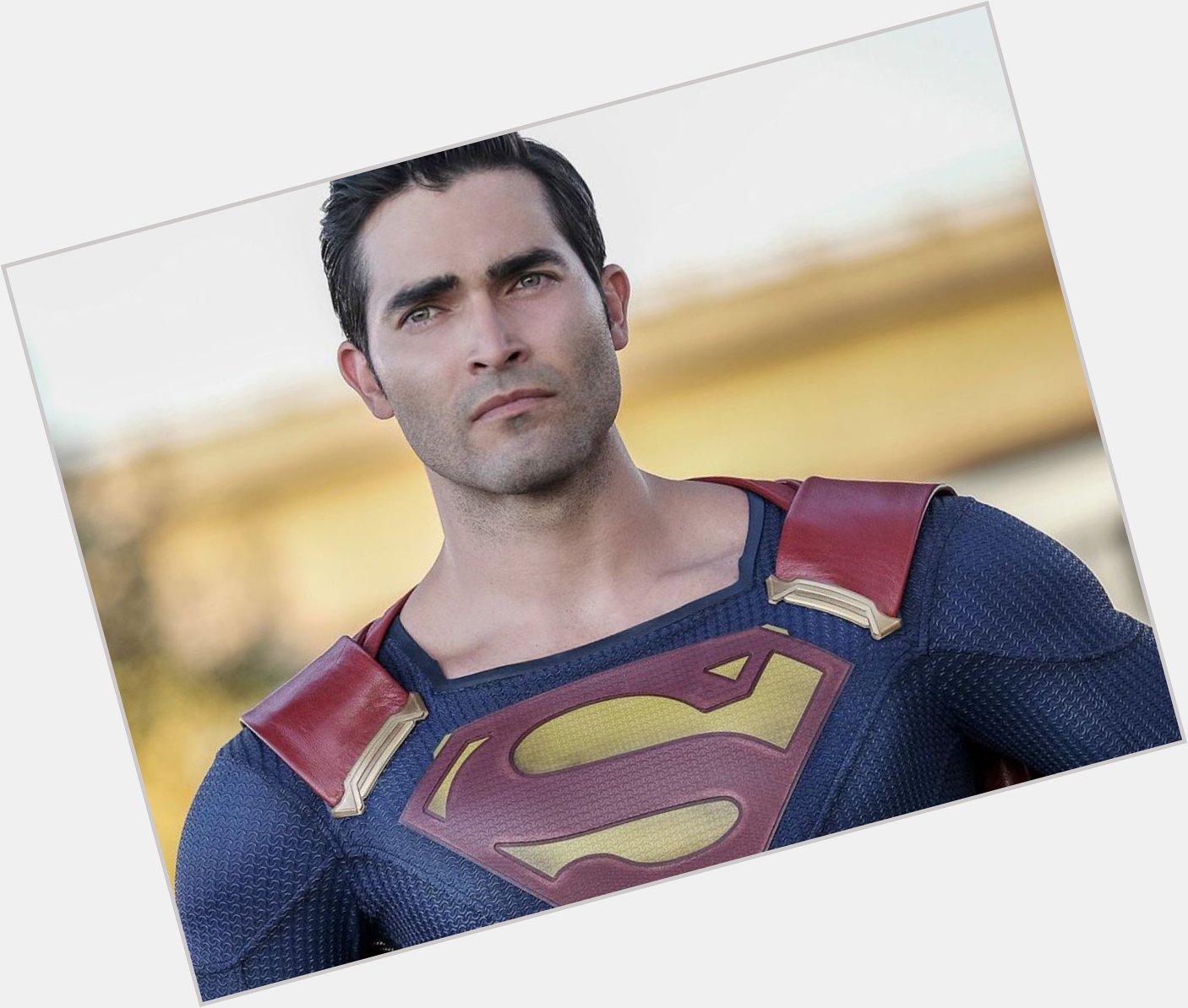 He is the man of steel in the Arrowverse, today we wish Superman aka Tyler Hoechlin a very happy 33rd birthday!!! 