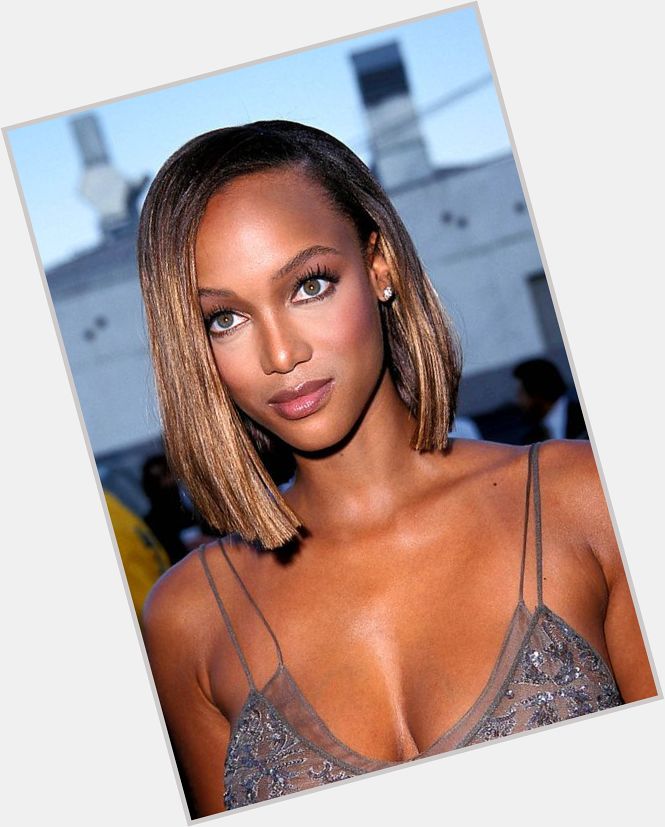 Happy 44th birthday to the legendary Tyra Banks. A real life doll. 
