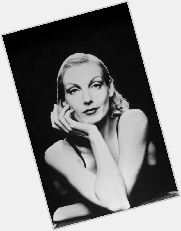 Happy birthday Ute Lemper. My favorite film with Lemper is Prêt-à-porter. 