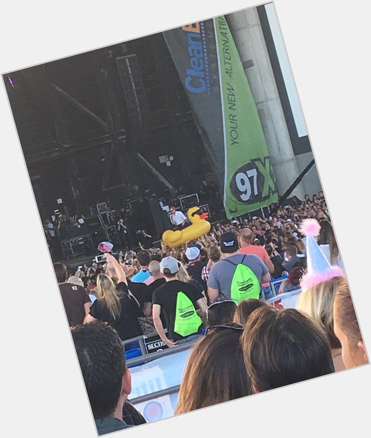 Concert highlights 

Rubber duck crowd surf and singing happy birthday to Vance joy who got a ukulele cake 
