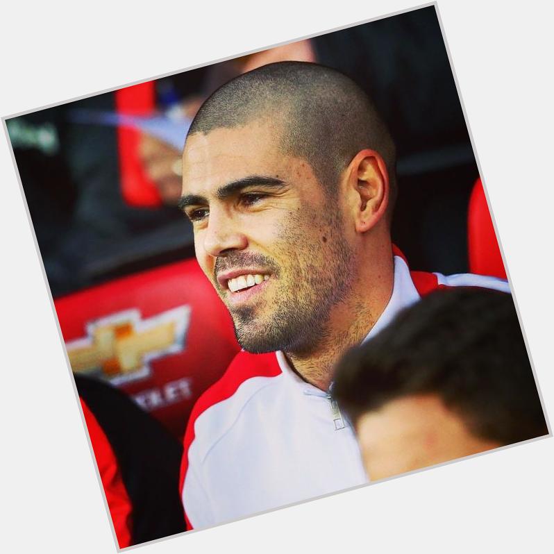 Happy birthday Victor Valdes 33 years may be better to change the manchester united again O:) 