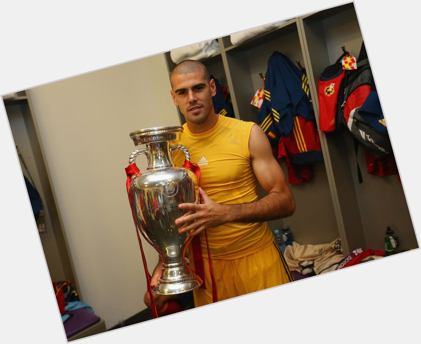  2010 world champion EURO 2012  Happy birthday, Víctor Valdés  