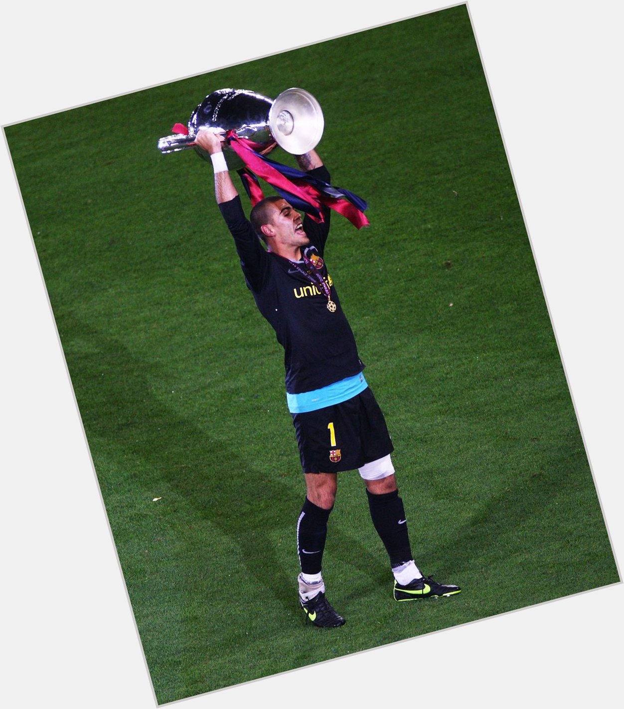\"Happy birthday to three-time winner, Víctor Valdés! - messageed by: 