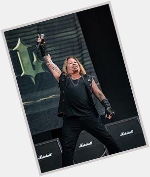 Happy birthday Vince Neil! Today the historic vocalist of Mötley Crüe turns 59 