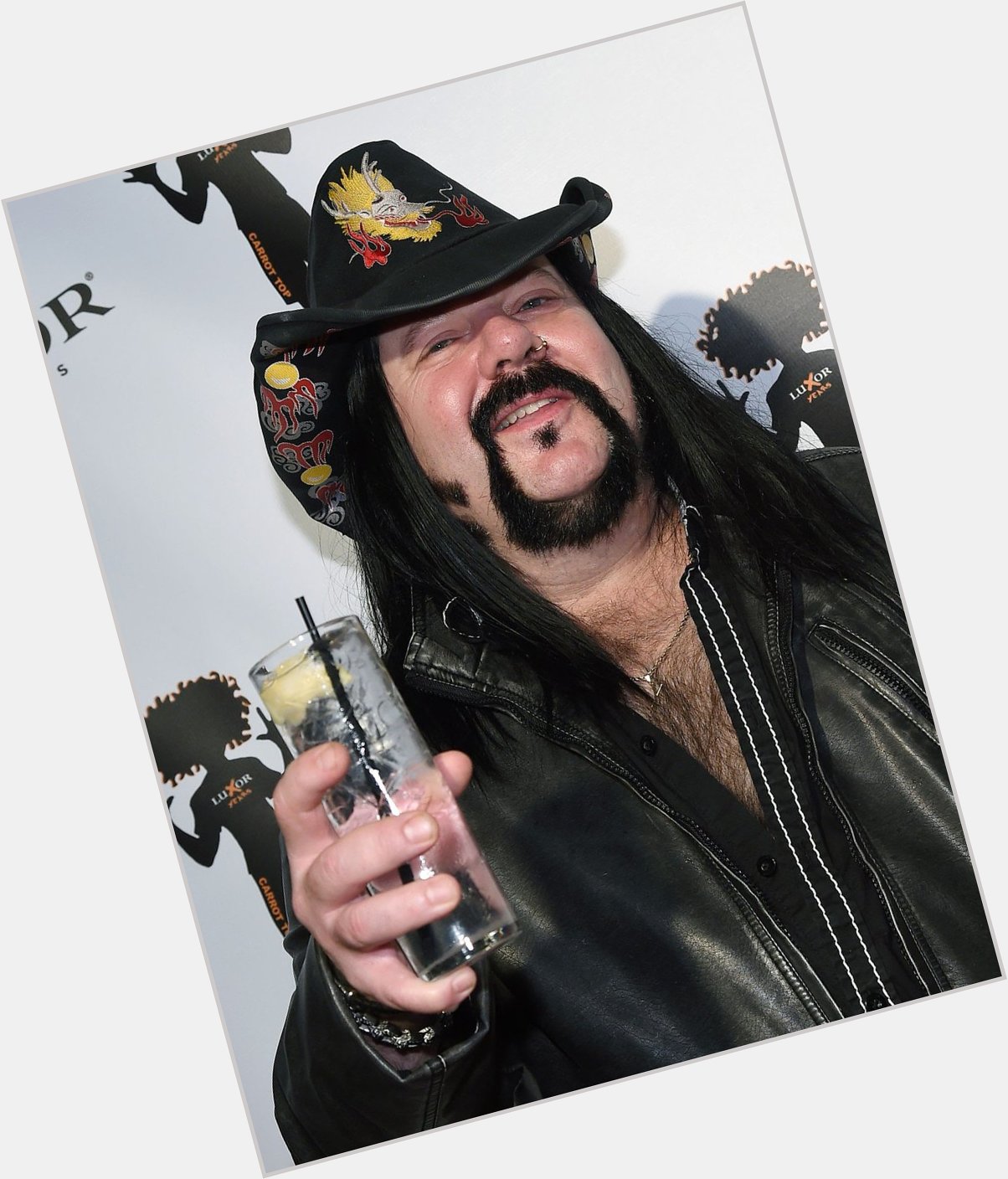 Happy Birthday to one of our favourite drummers. Vinnie Paul! Blacktooth s all round tonight  