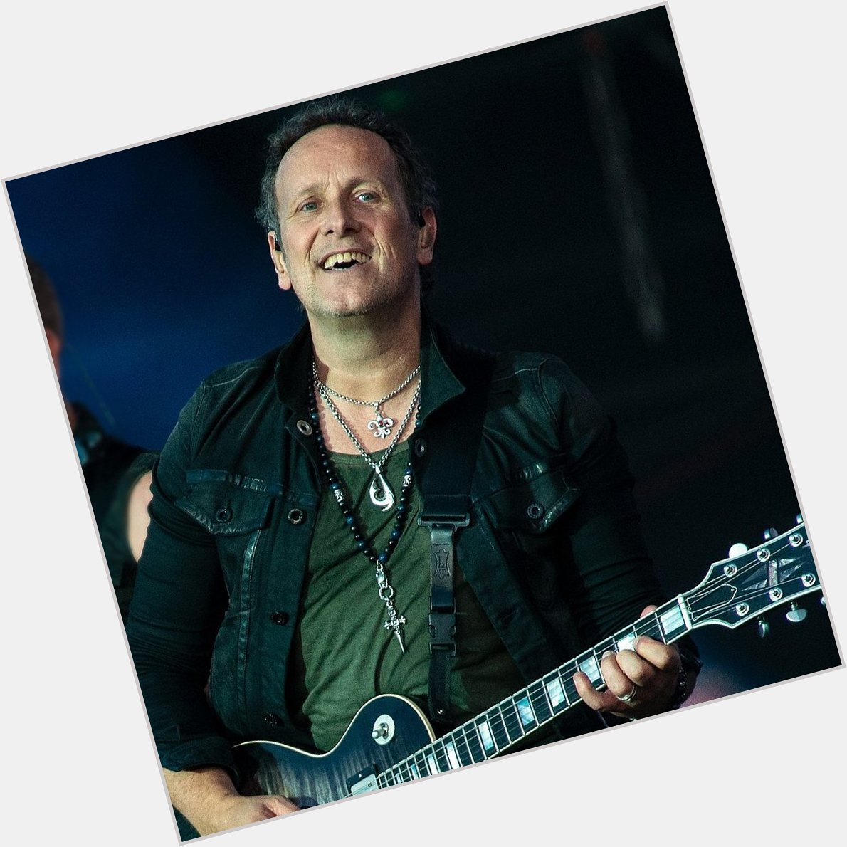 Happy birthday to and \s Vivian Campbell!   