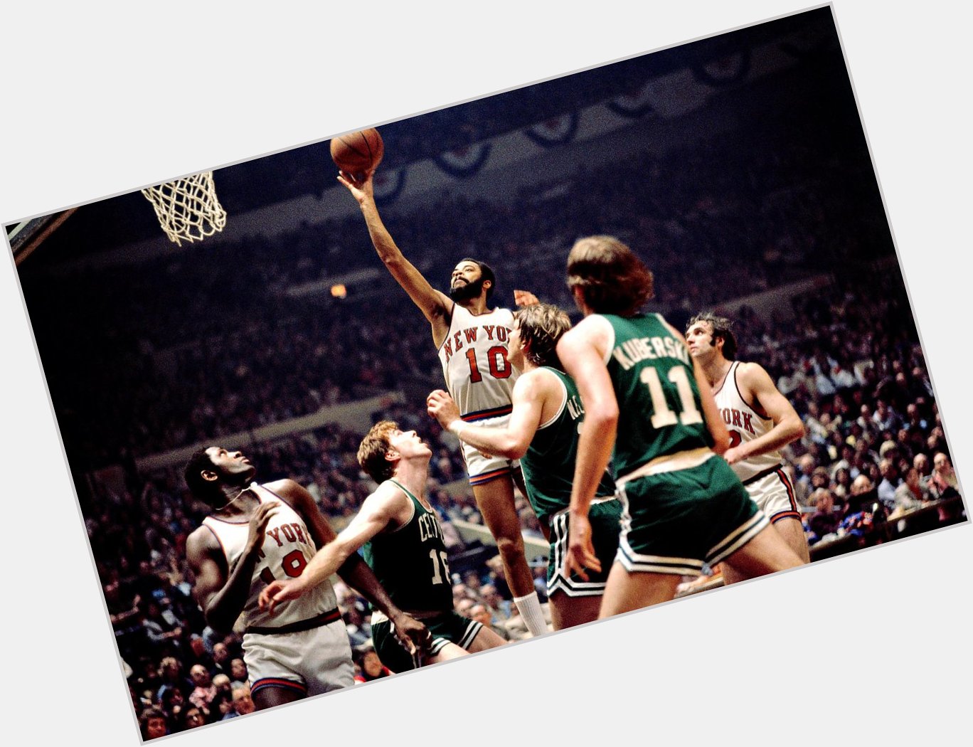 Happy Birthday to Hall of Famer, two-time Champ & Knicks legend, Walt Frazier. Defined \smooth\ in the 70s & beyond 