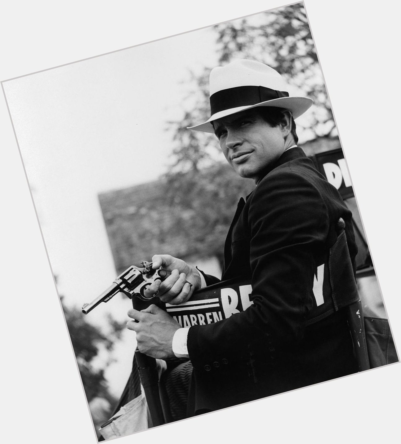 Wishing a happy 80th birthday to Warren Beatty, here on the set of BONNIE AND CLYDE (1967). 