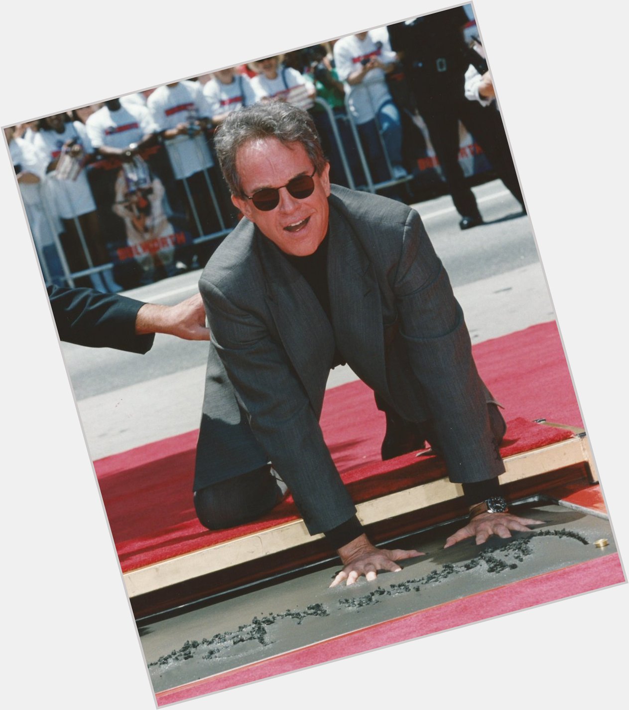 Happy 80th birthday Warren Beatty! Pictured at his imprint ceremony in 1998. 