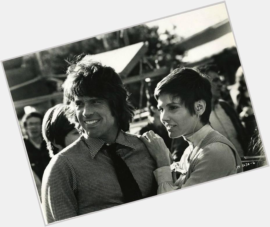 Warren Beatty and Paula Prentiss on the set of THE PARALLAX VIEW  1974.  Happy birthday Mr. Beatty. 