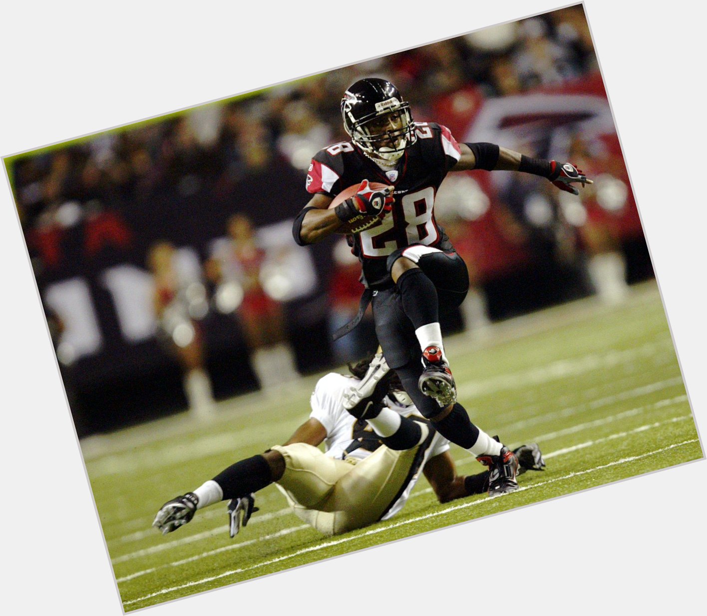   A very happy birthday to former Falcons RB WARRICK DUNN!!!