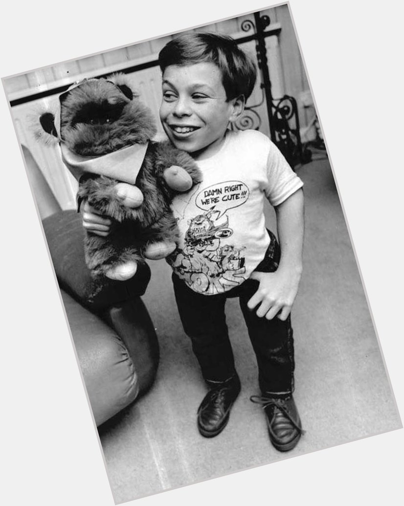 Happy birthday wishes to Warwick Davis! 