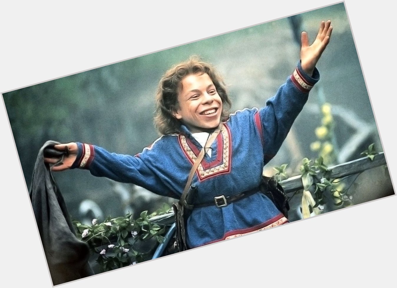 Happy Birthday to Warwick Davis who turns 50 today!  Pictured here in Willow (1988). 