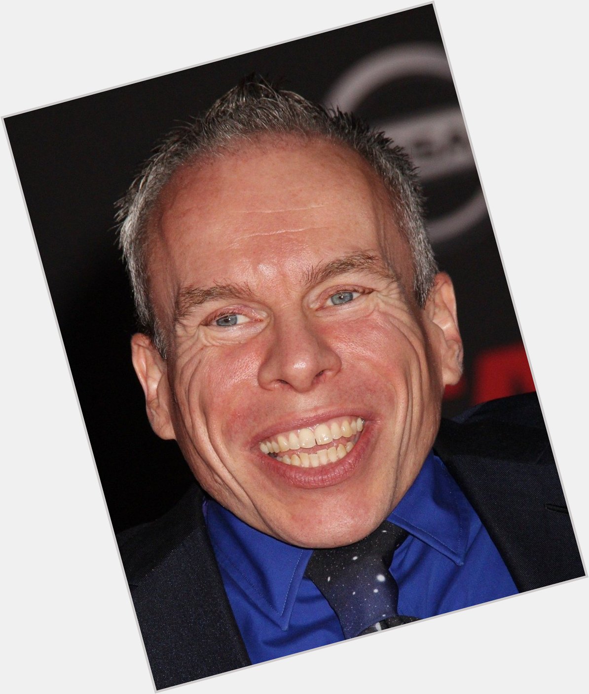 Happy 51st birthday to Warwick Davis 