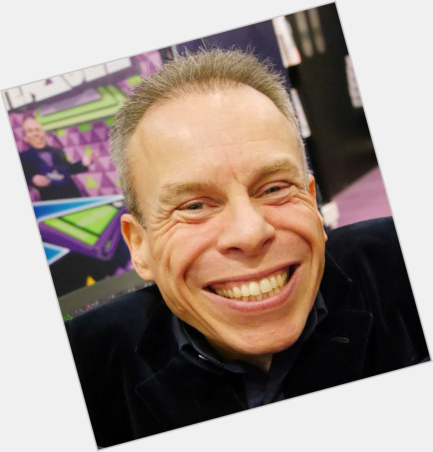 Happy 53rd birthday to English actor, Warwick Davis. 