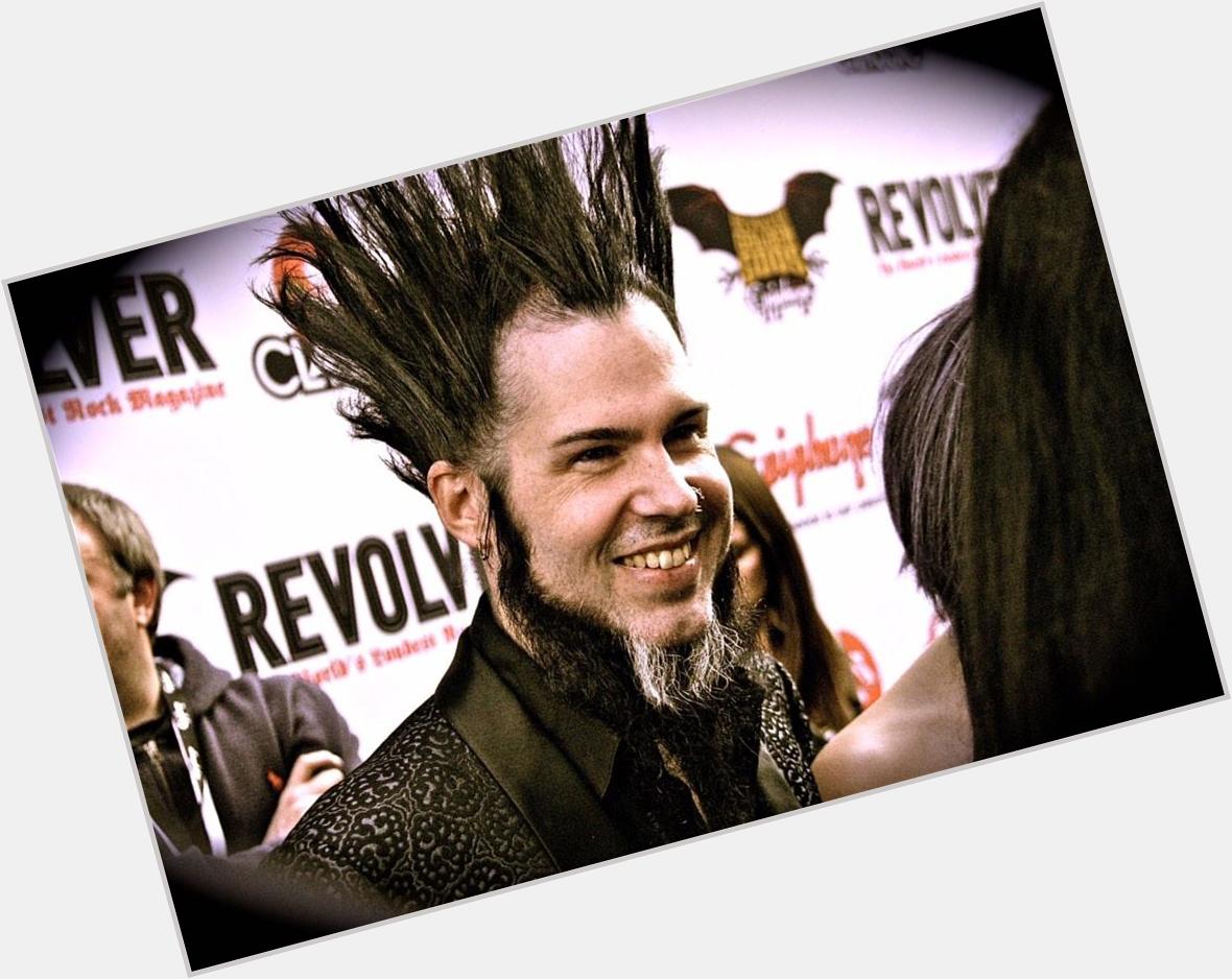 Happy birthday Wayne Static. Im sorry you arent here to live it, rest in peace. 