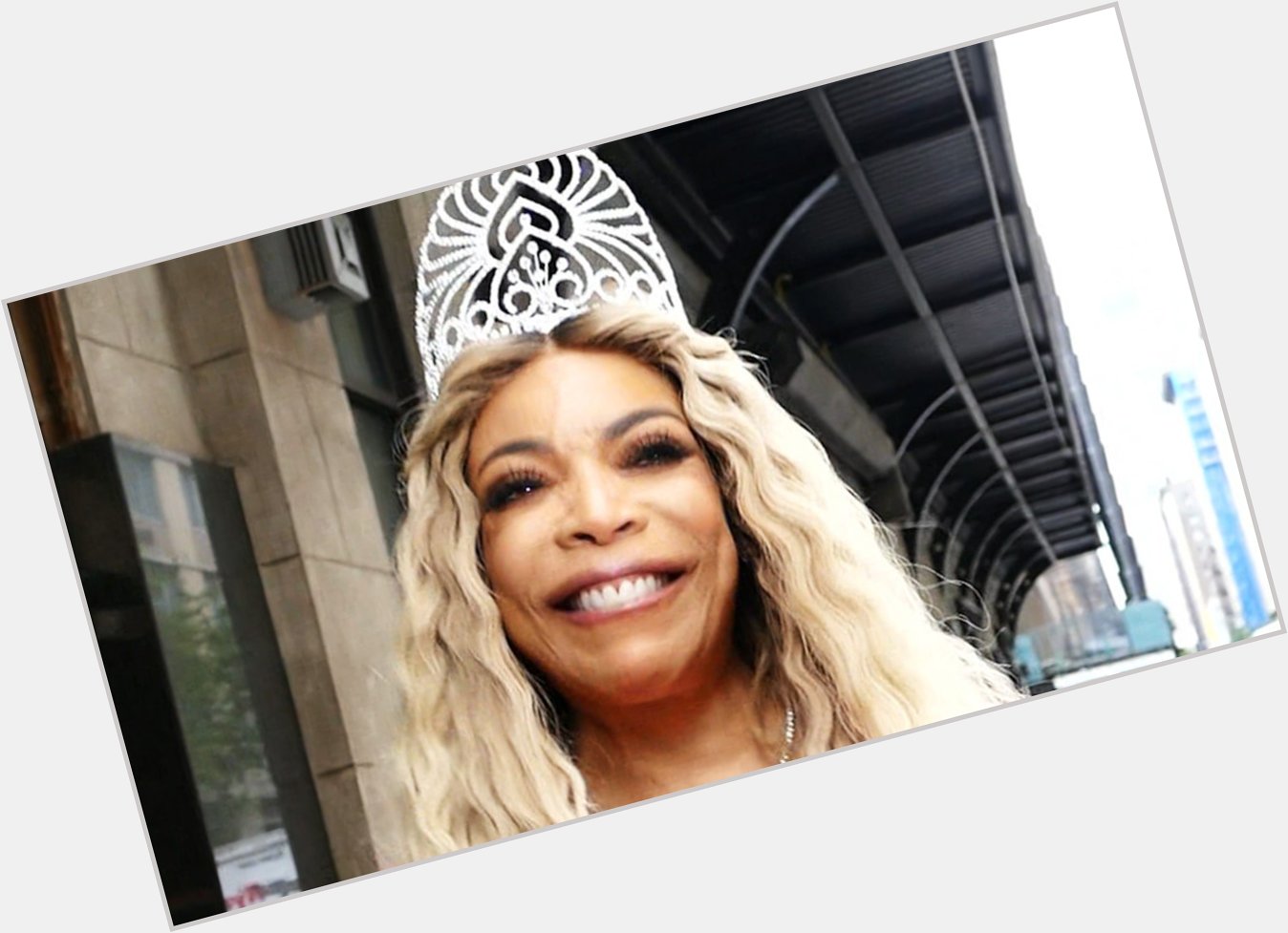 Wendy Williams Gets Sung Happy Birthday by Paparazzi  