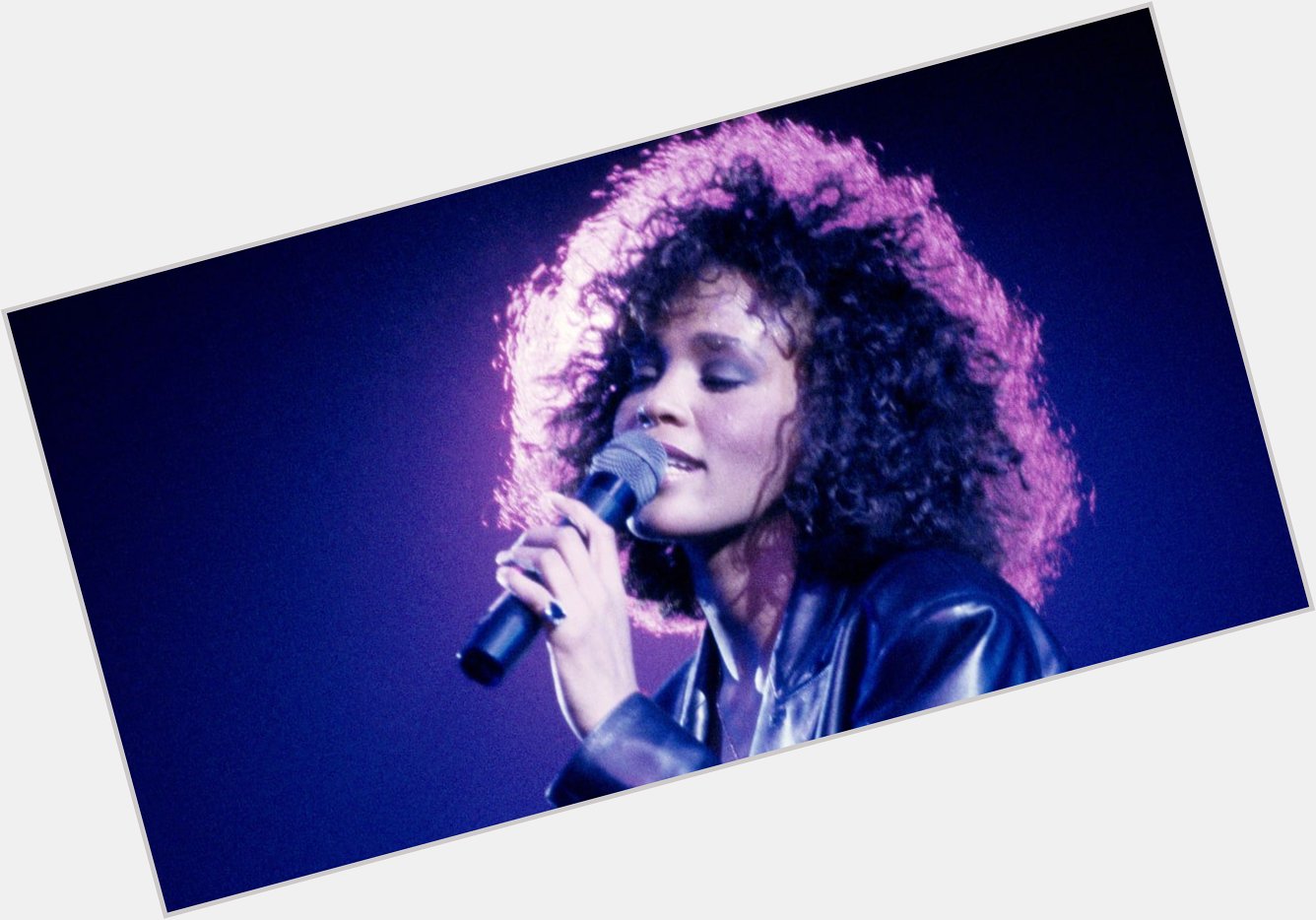 Happy Birthday, Nippy: 18 GIFs That Will Make You Miss Whitney Houston
 