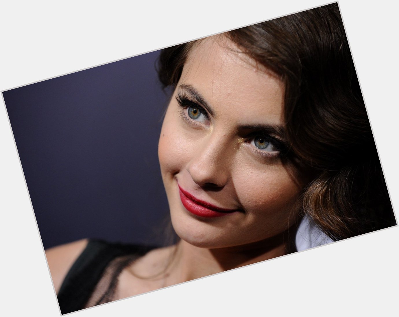 Happy Birthday to the lovely Willa Holland! Enjoy your day, Speedy. Get back in costume soon, ya hear? 