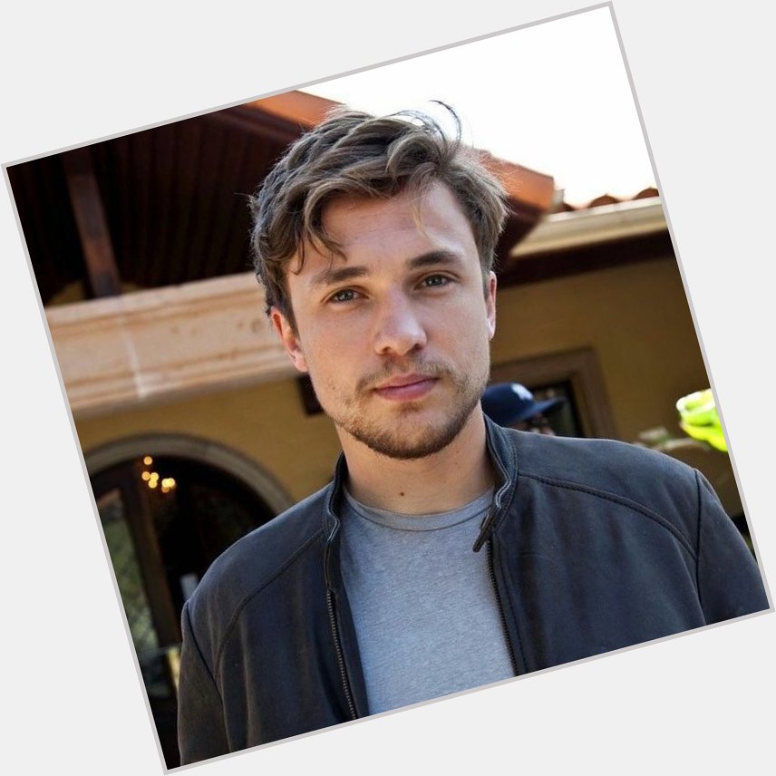 And today is the day of our eternal peter pevensie
happy birthday william moseley! 