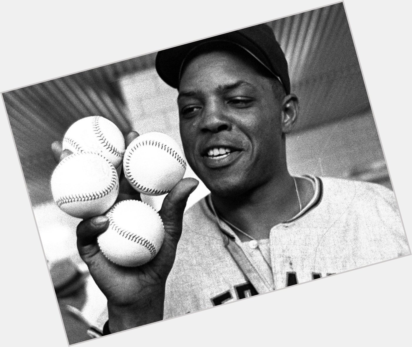 After hitting 4 homers in a game, Willie Mays took this epic photo.

Happy 89th birthday to a living legend. 
