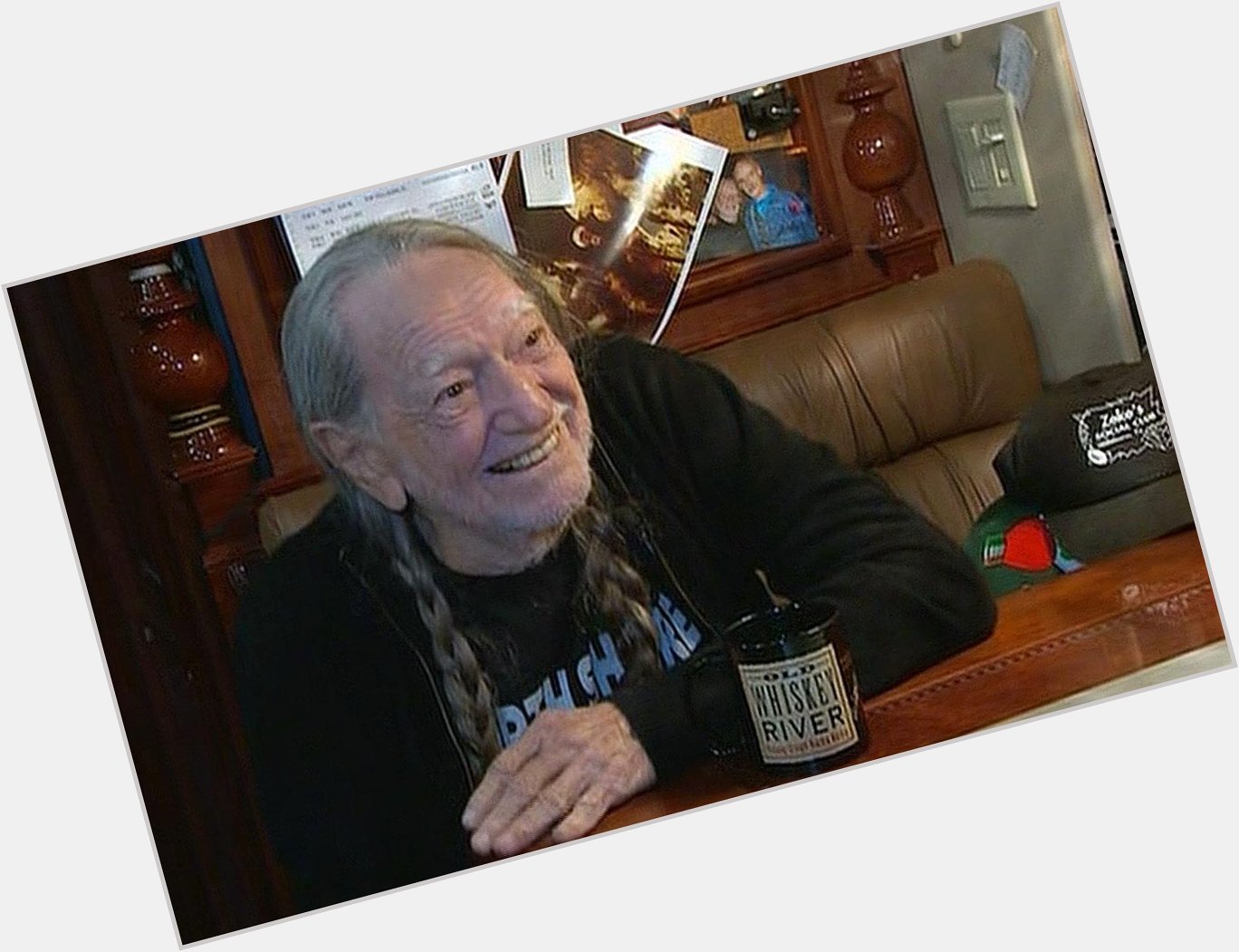 Happy birthday, Willie Nelson... He\s 82 years young today! 