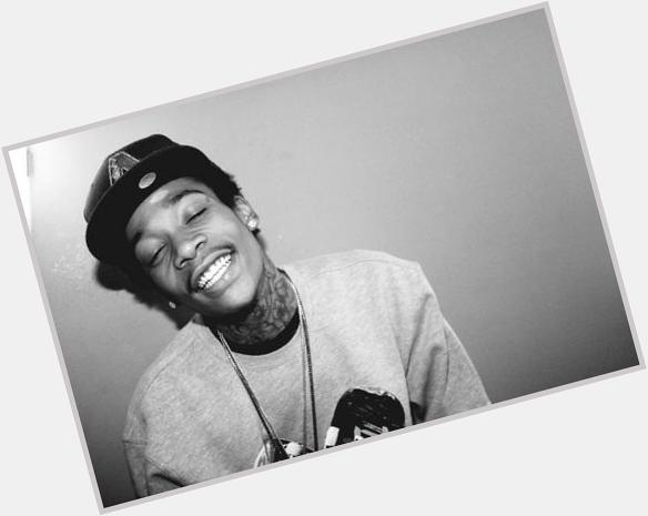  Happy birthday Wiz Khalifa! If this smile doesnt make your Monday morning better... Idk what will 