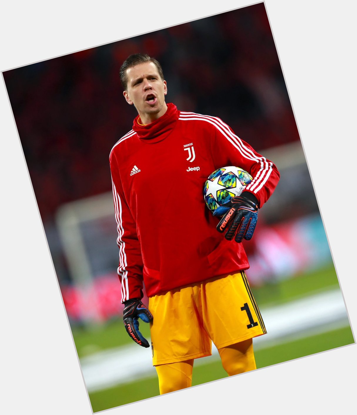 Happy 30th birthday to and Poland goalkeeper Wojciech Szcz sny!    