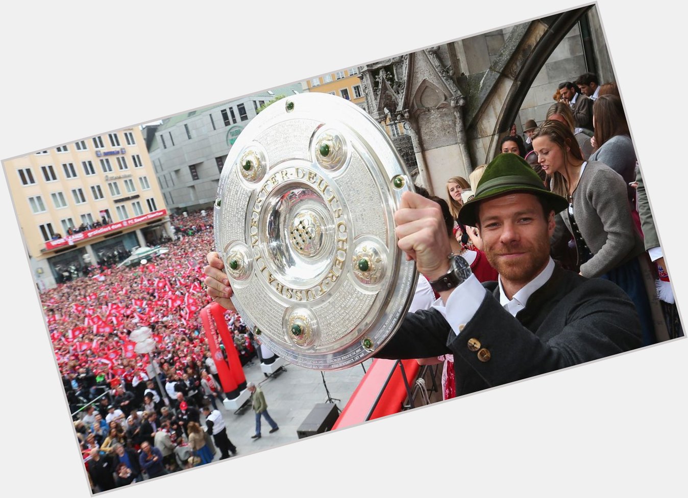 Happy birthday to Bayern Munich midfielder Xabi Alonso.

The former Liverpool player turns 34 today. 