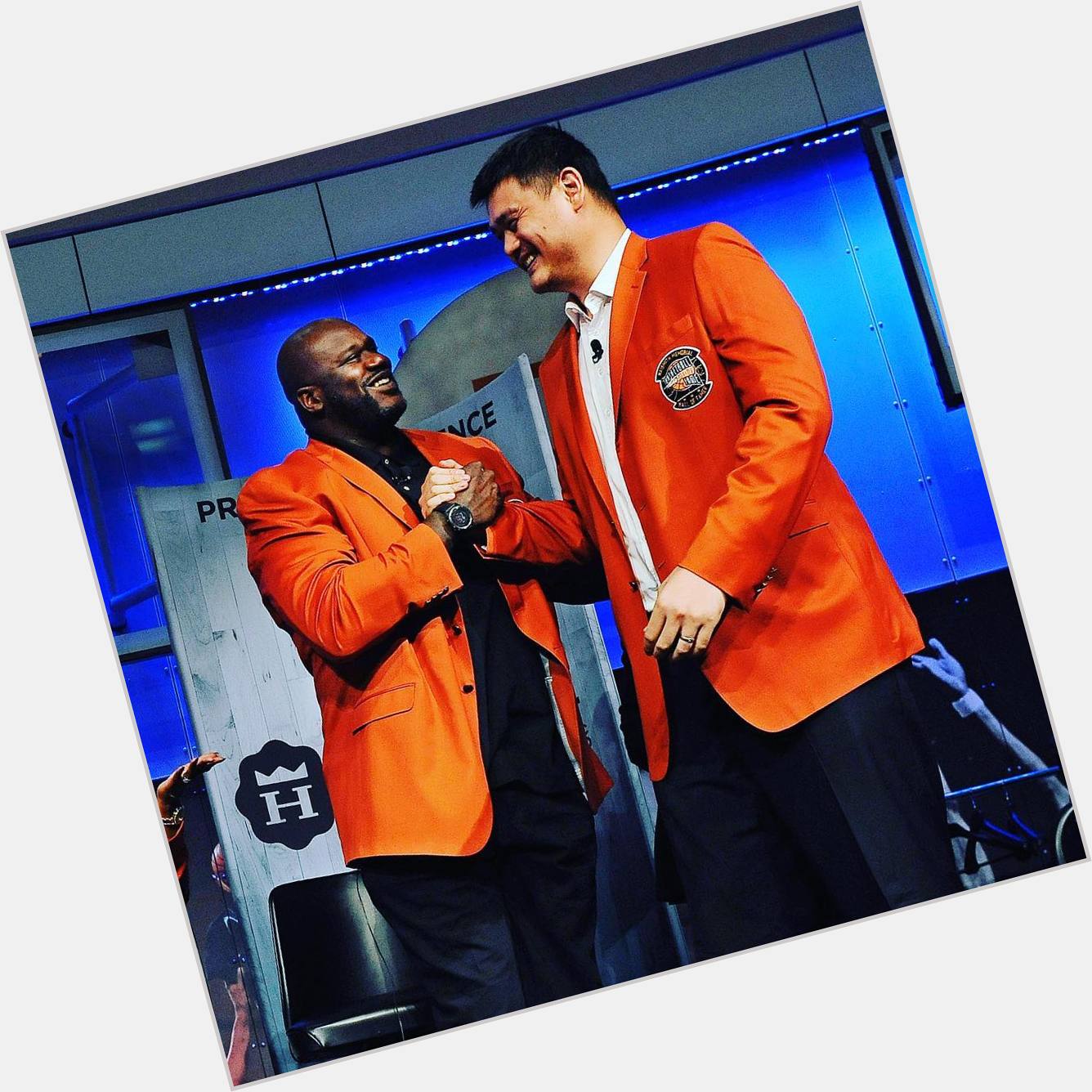 Happy Birthday Yao Ming! 

We\ll never get tired of you standing next to other people. : yao / IG 