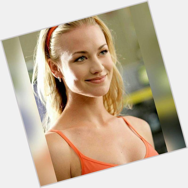 I would like to wish Yvonne Strahovski a Happy 33rd Birthday! Or better yet Mrs. Sarah Wal 