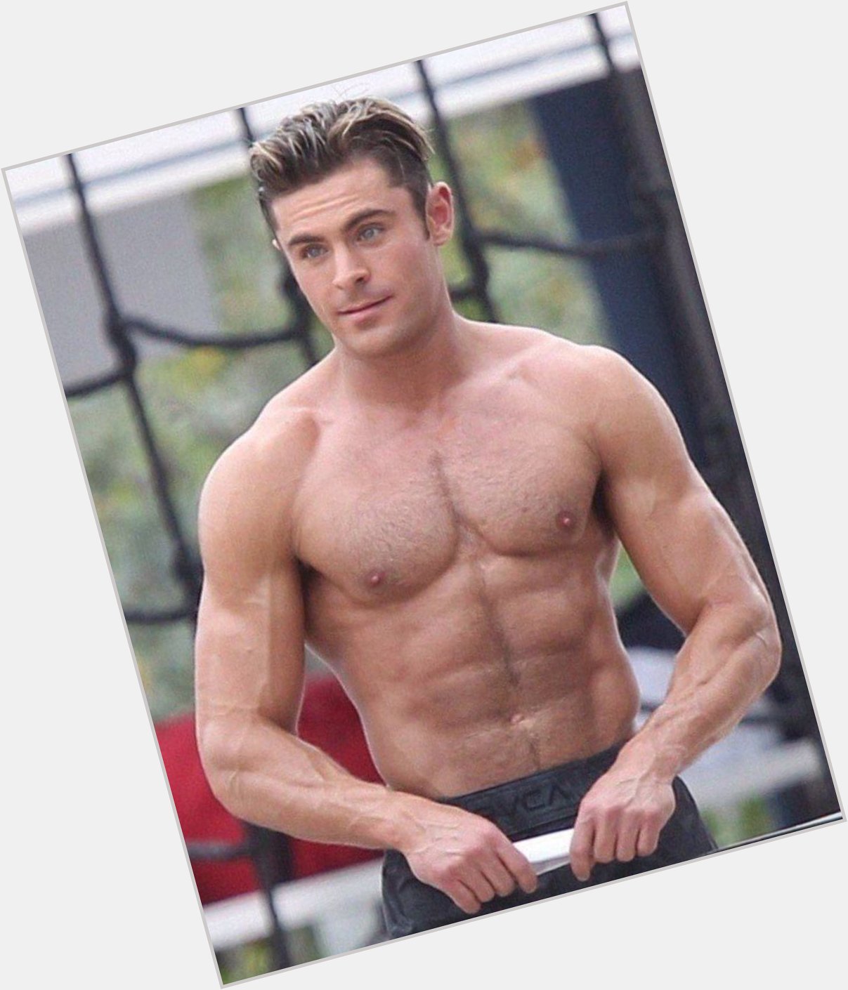 I just wanna say happy birthday to zac efron, my absolute favorite. 