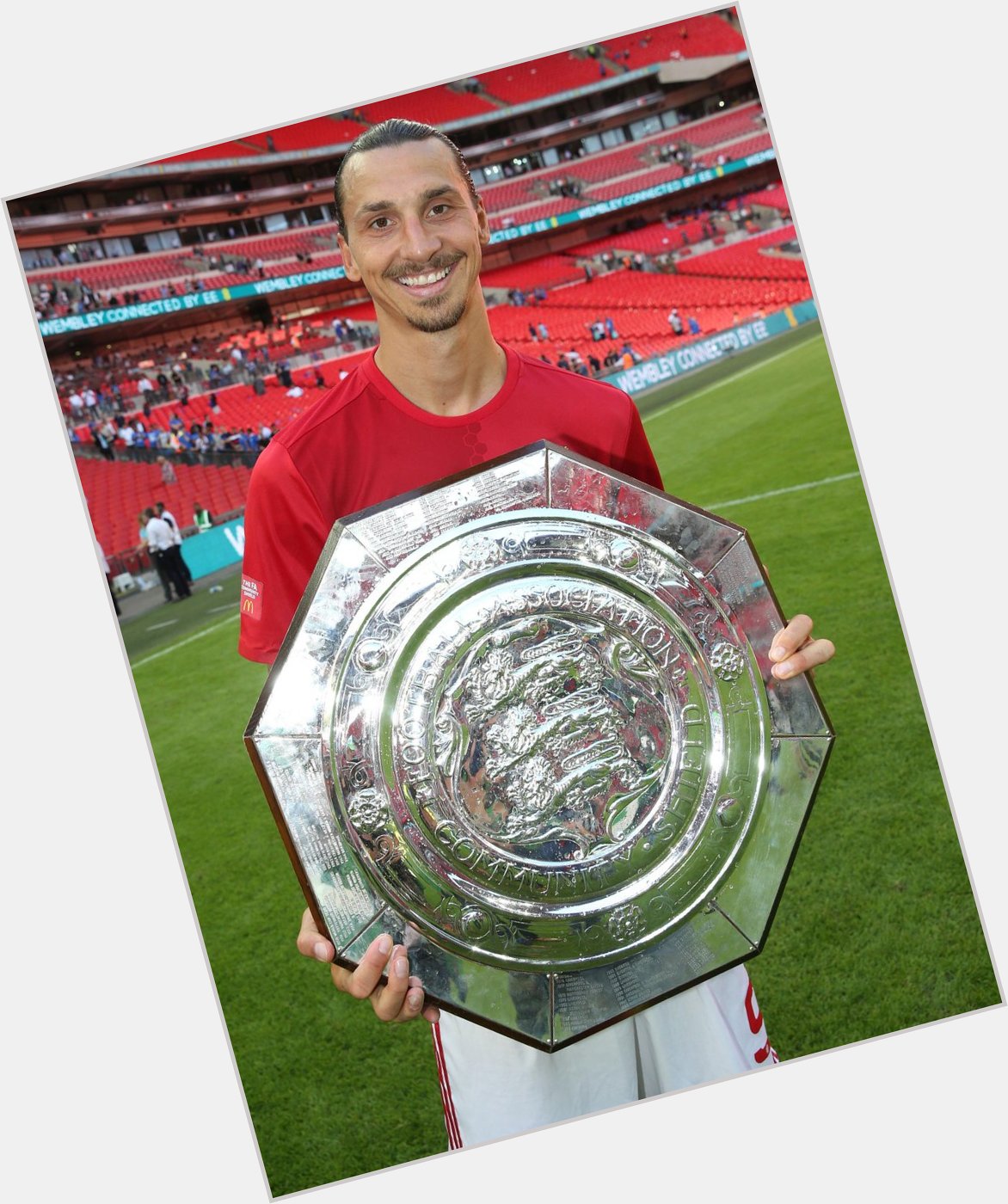  Happy 40th Birthday to Zlatan Ibrahimovic! What is your favourite Ibra moment from his time at 