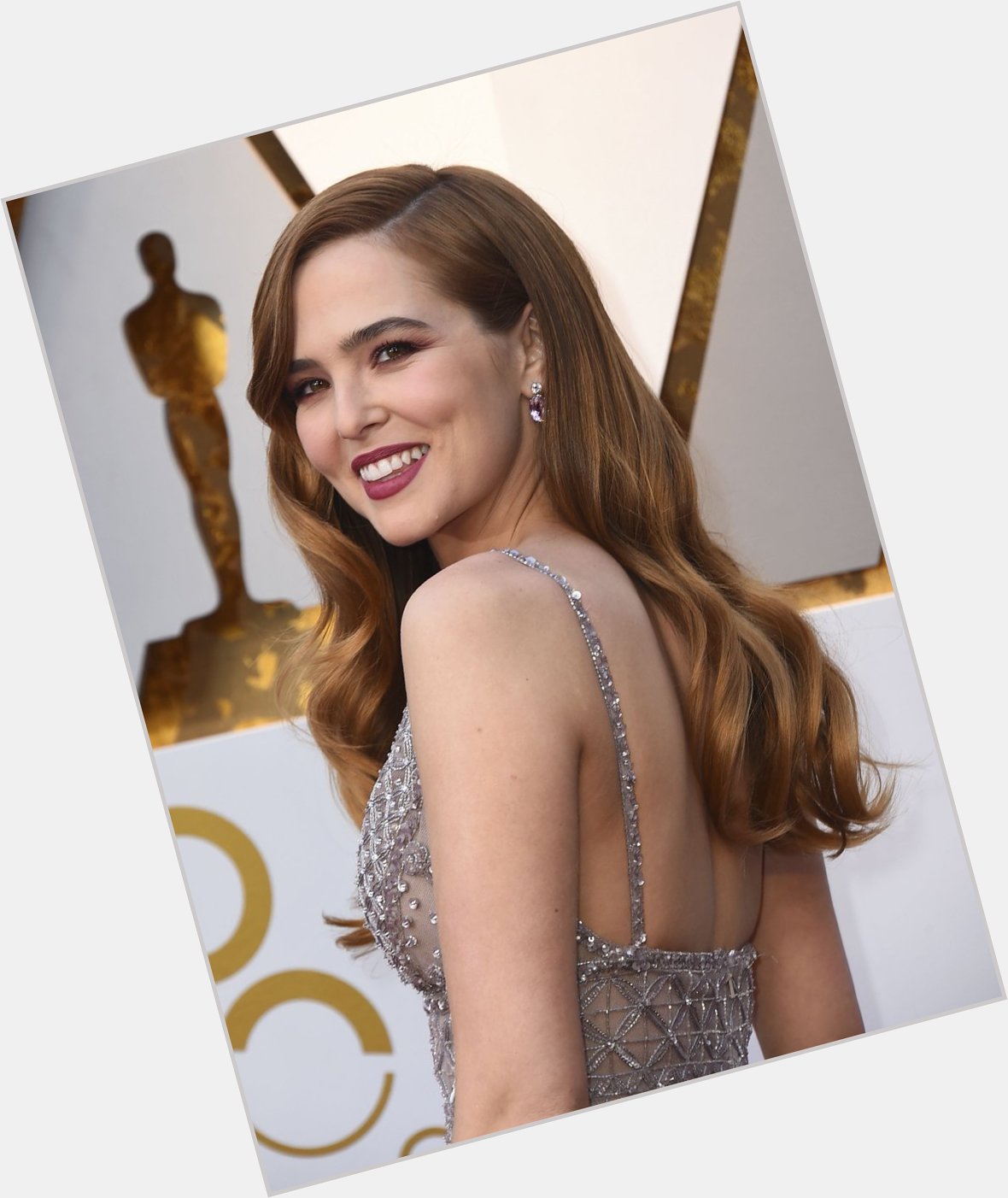 Happy birthday to our beloved and extremely talented Zoey Deutch! We wish you all the best   